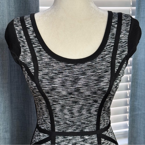 Milly Black & White Space Dye Knit Bodycon Dress Sz XS - Picture 7 of 12